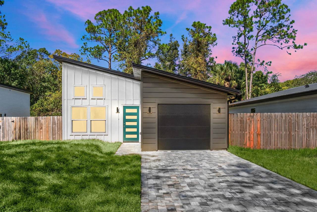 808 9th Street - Photo 1