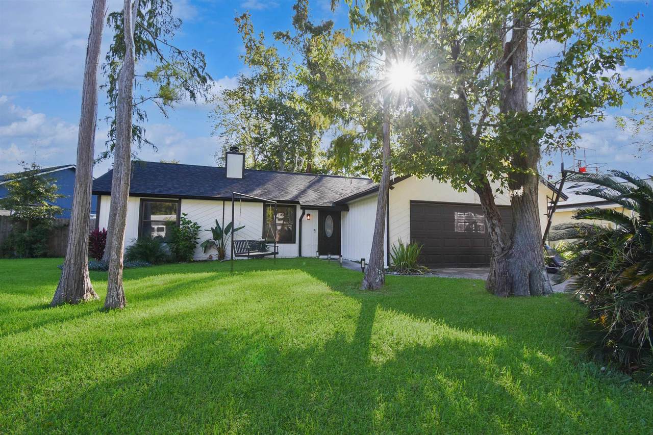 1817 Sherwood Drive - Photo 1