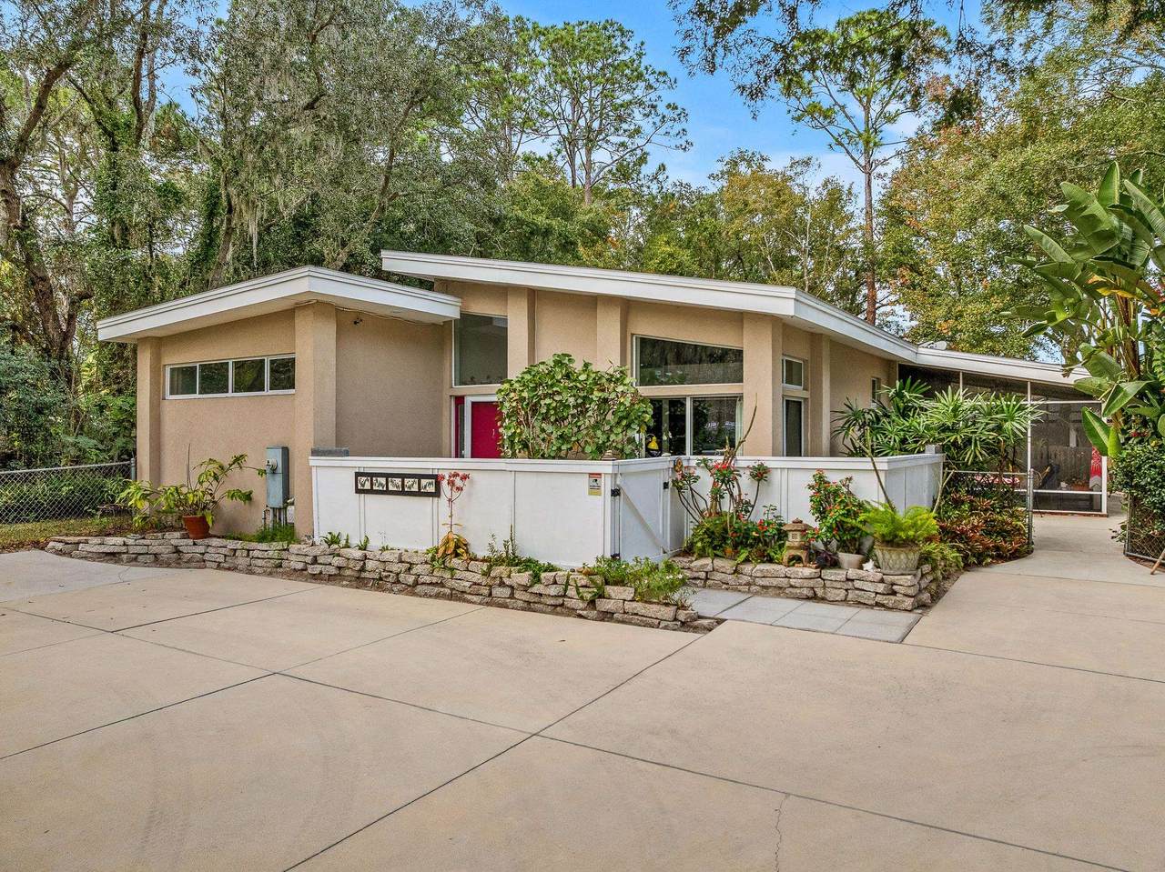 320 Ravenswood Dr - Photo 1