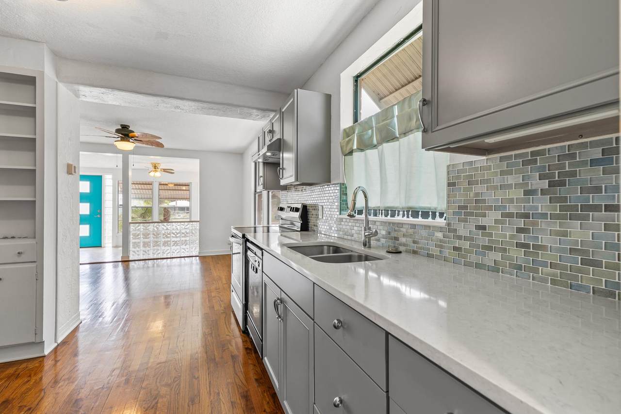 517 Revilo Blvd - Photo 1