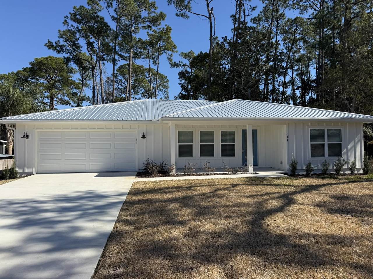 611 Queen Rd - Photo 1