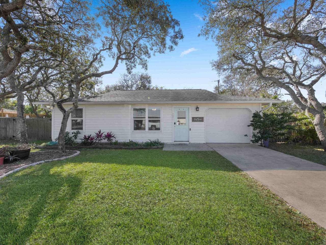 241 Tropic Way - Photo 1