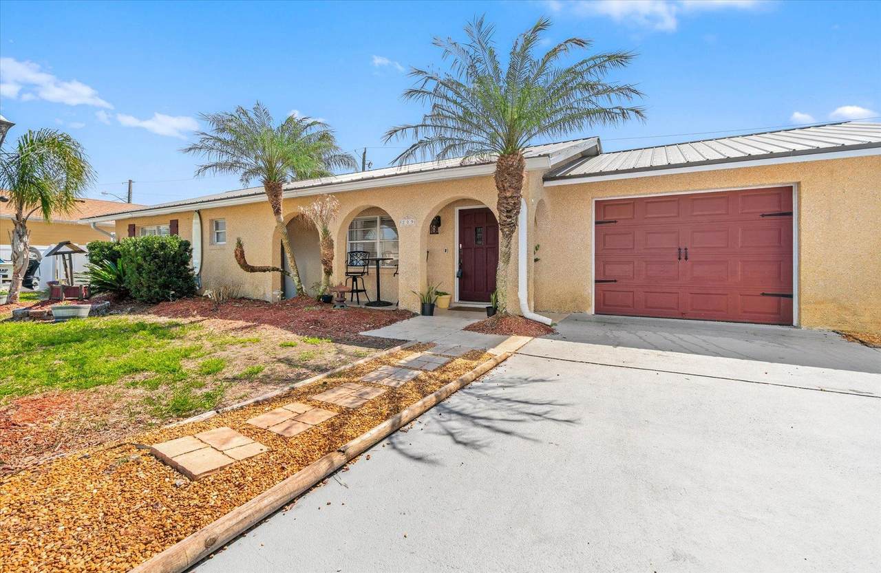 209 Tropic Way - Photo 1