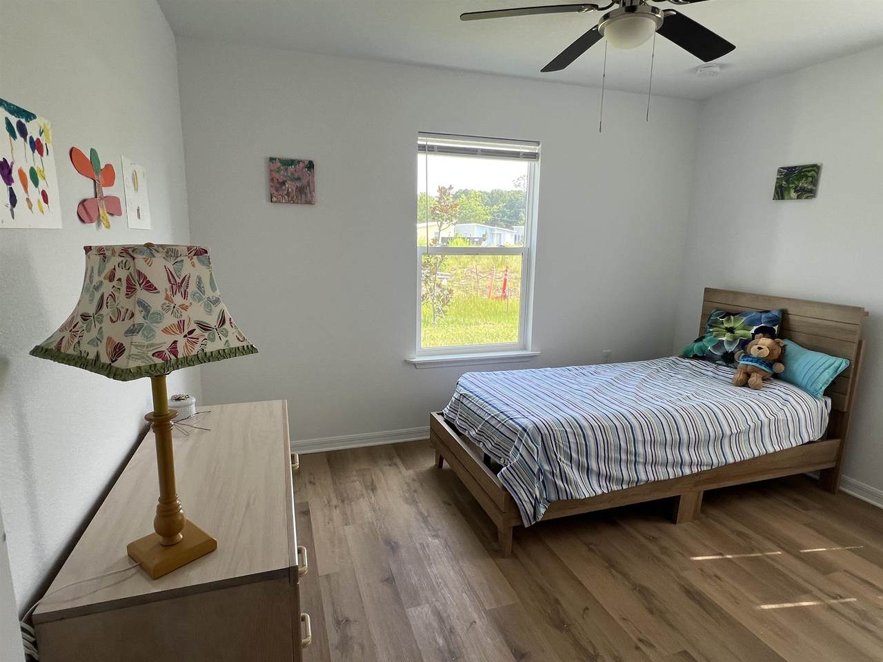 890 Helen St - Photo 1