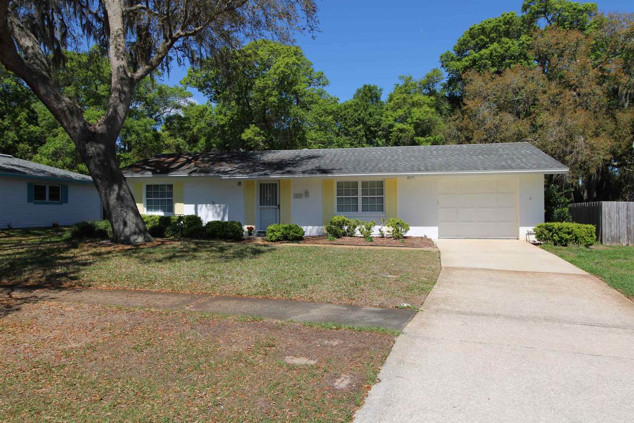 402 Casuarina Circle - Photo 1