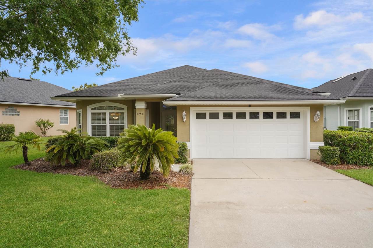 972 Ridgewood Ln - Photo 1