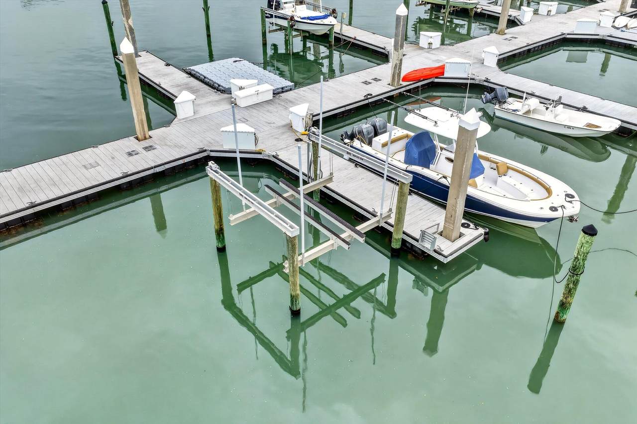 https://bt-photos.global.ssl.fastly.net/staug/1280_boomver_1_262199-2.jpg