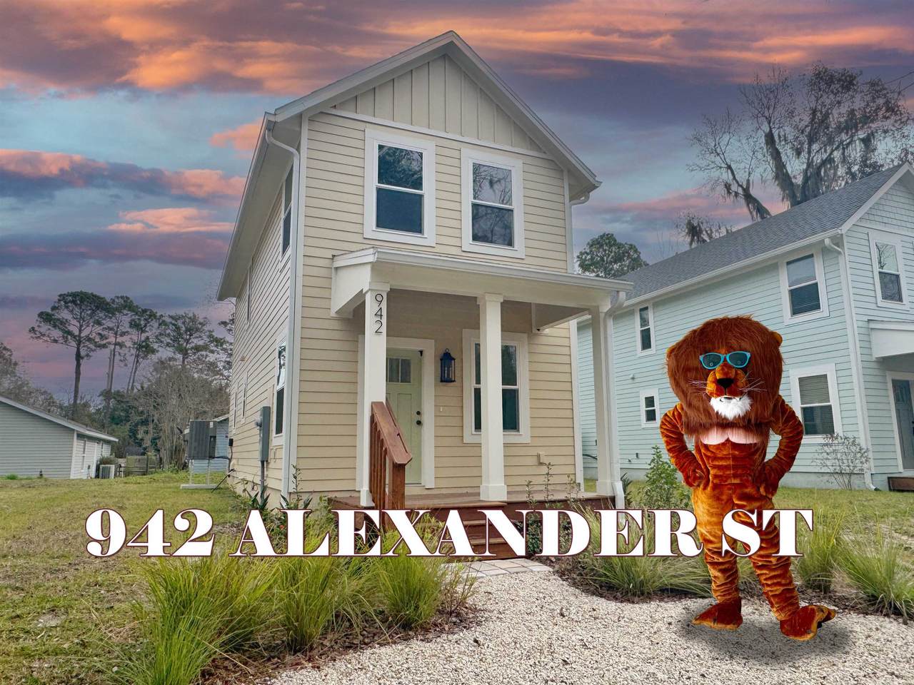 942 Alexander St. - Photo 1