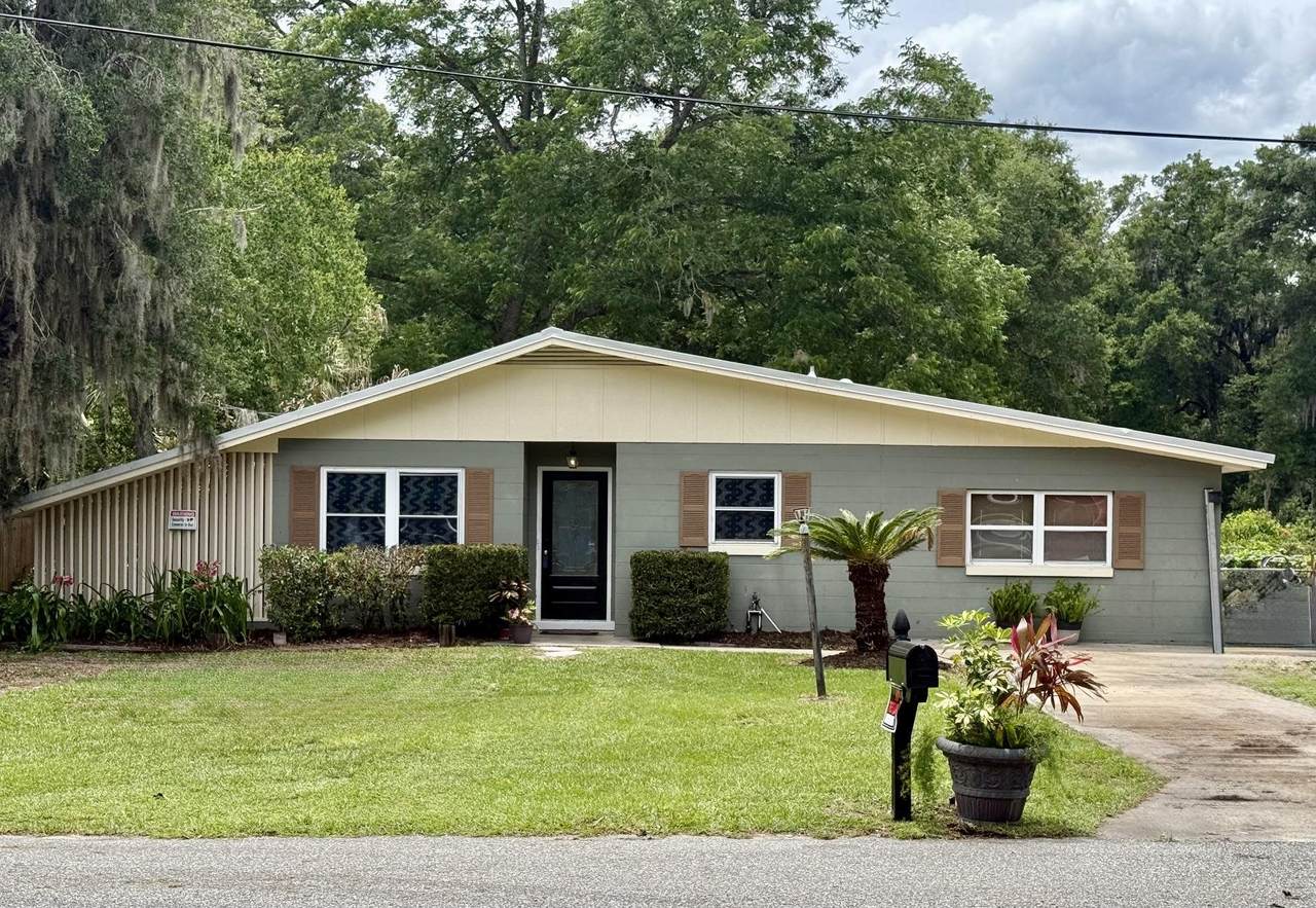 300 Westover Circle - Photo 1