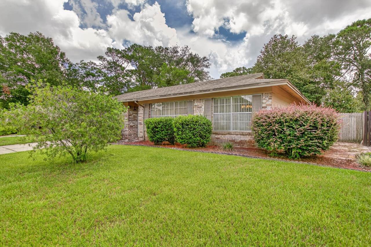 7422 Deepwood - Photo 1