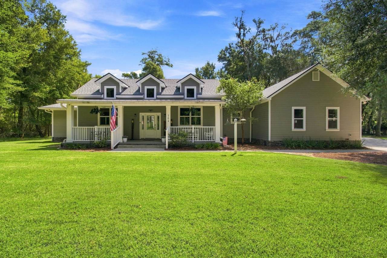 704 Coachman's Place - Photo 1