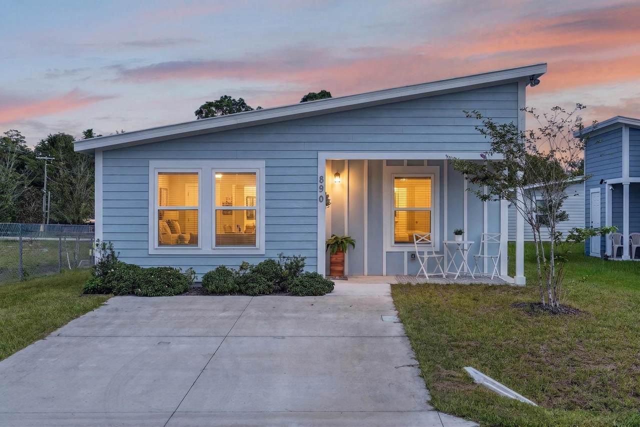 890 Helen Street - Photo 1