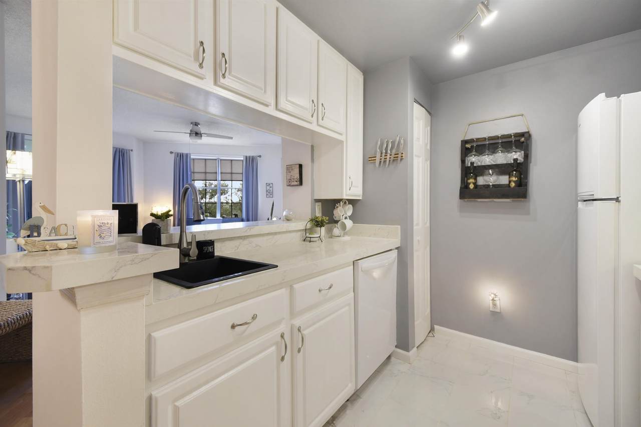 1050 Bella Vista Blvd - Photo 1