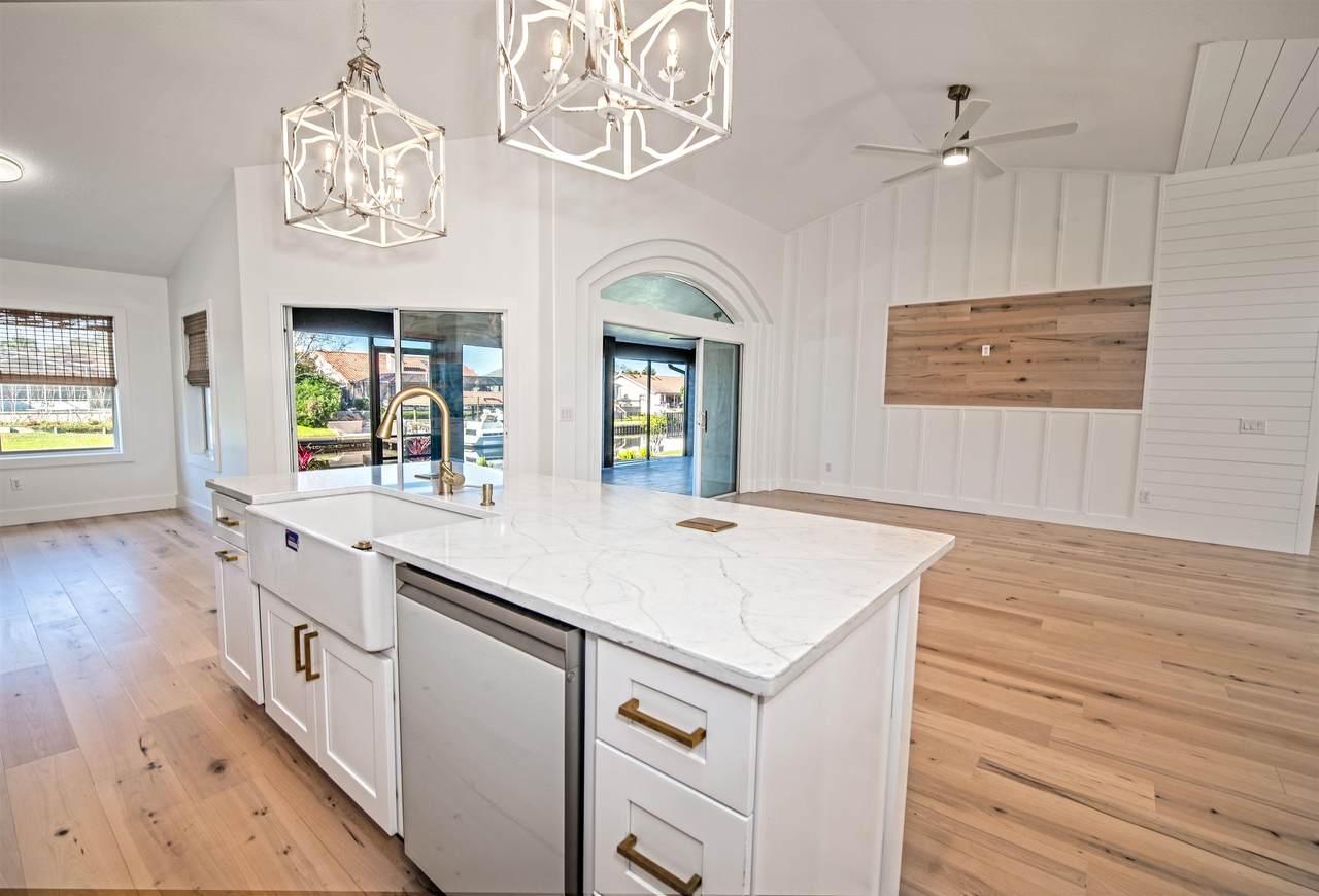 44 Cold Spring Ct - Photo 1