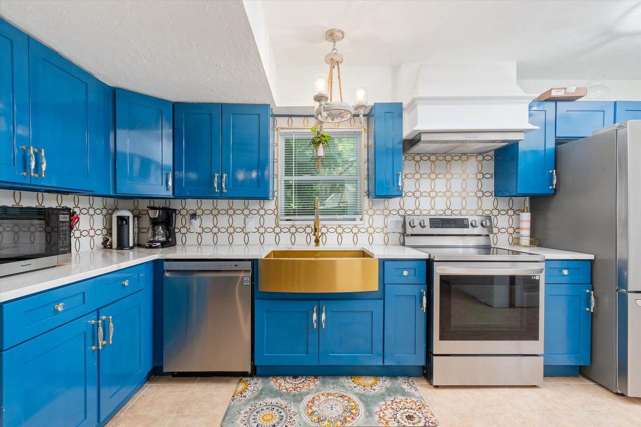 13 Douglas Ave - Photo 1