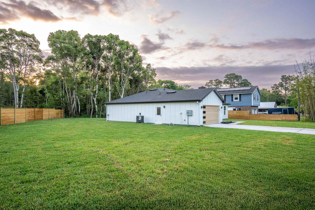 411 Royal Road - Photo 1