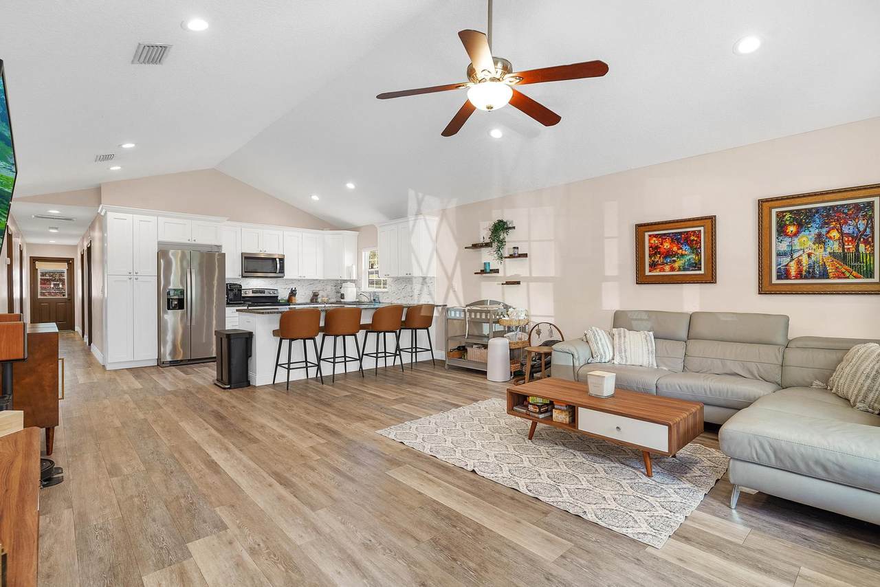 5841 Oak St - Photo 1