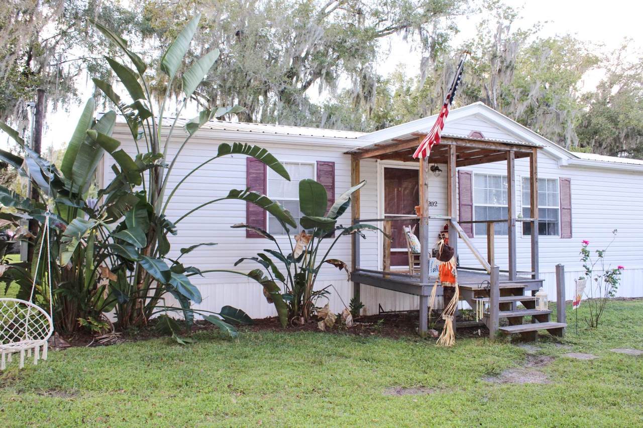 202 Fox St - Photo 1