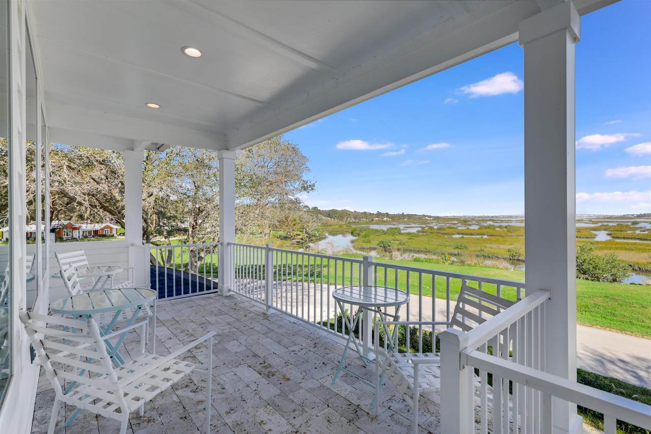 2406 Shore Dr - Photo 1