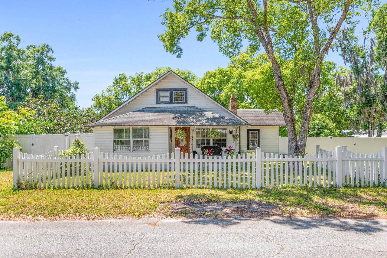 405 Pine Street - Photo 1