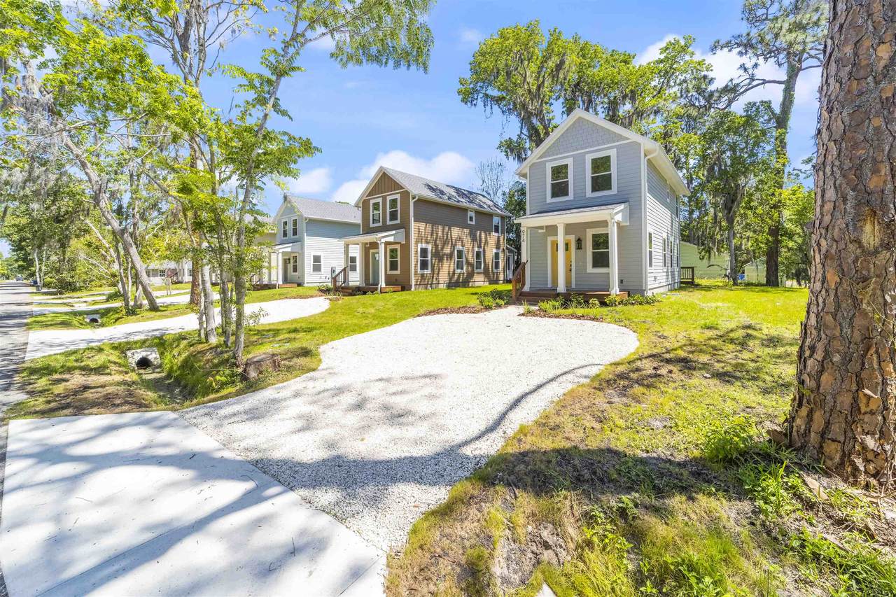 974 Alexander Street - Photo 1