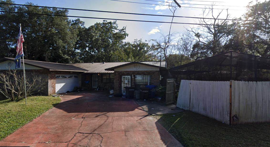 555 Theodore St - Photo 1