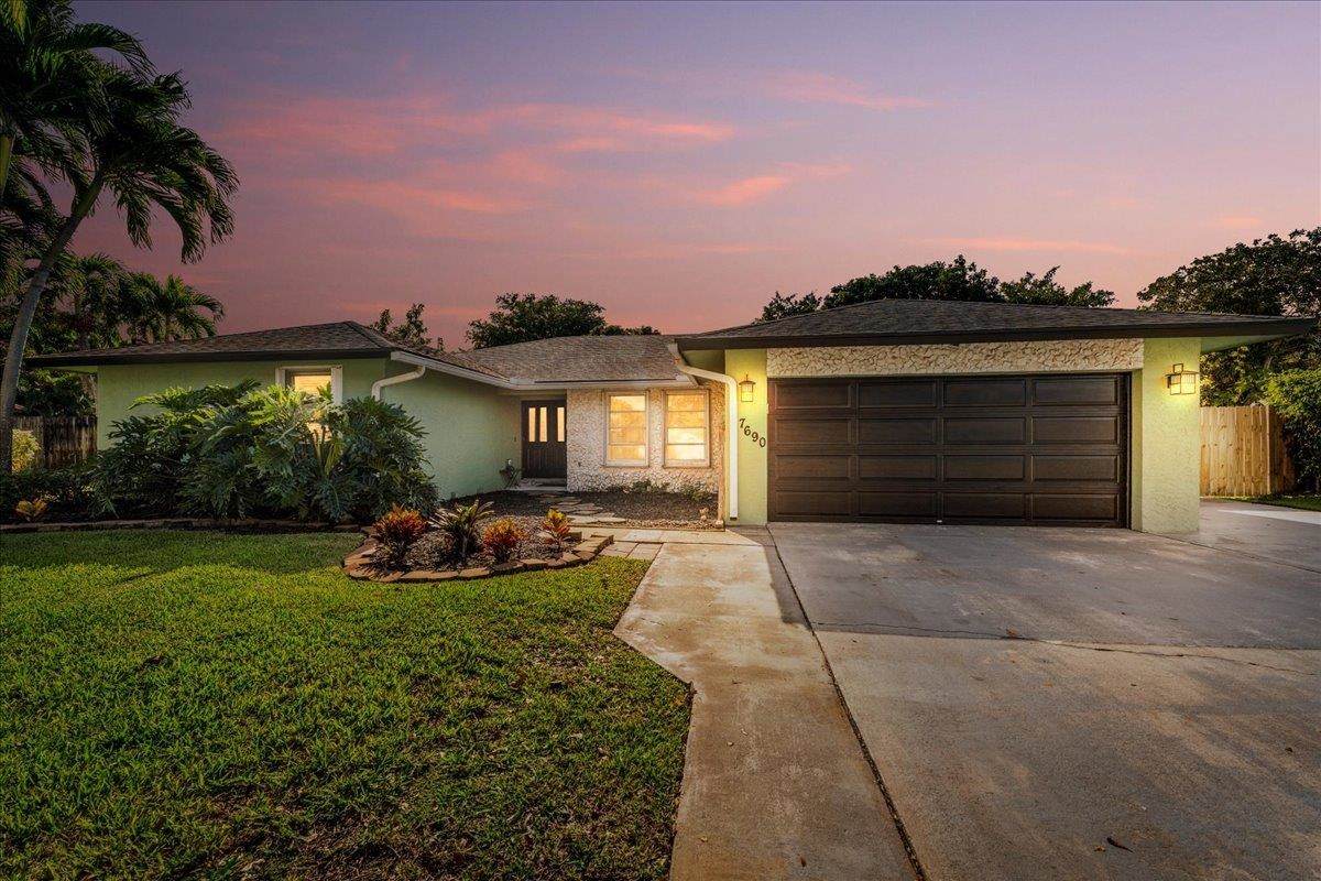 7690 Plantation Rd - Photo 1
