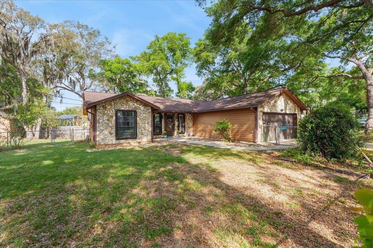 204 Queen Rd - Photo 1