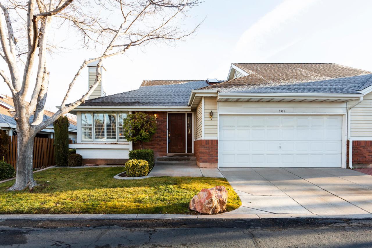 845 Valley View - Photo 1