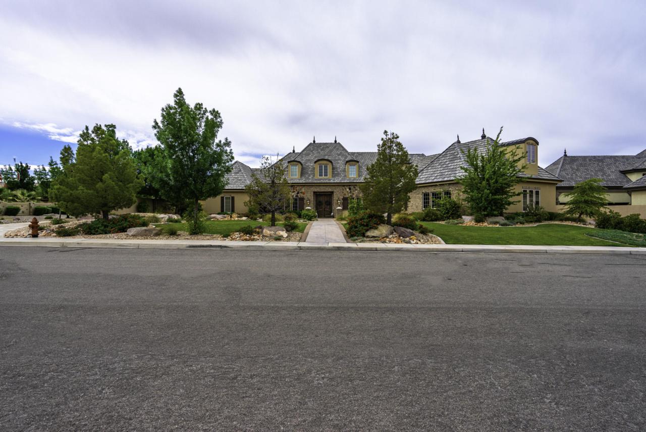 270 Skyline Dr - Photo 1