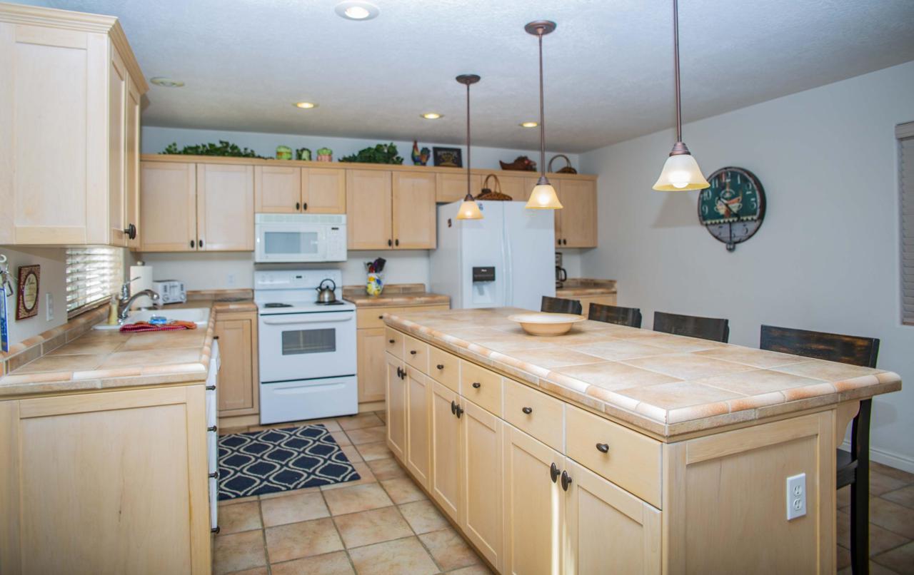 1845 Canyon View Dr - Photo 1