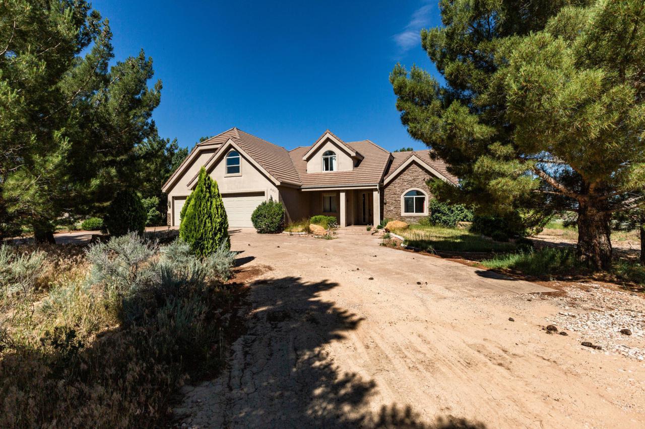 451 Meadow Dr - Photo 1