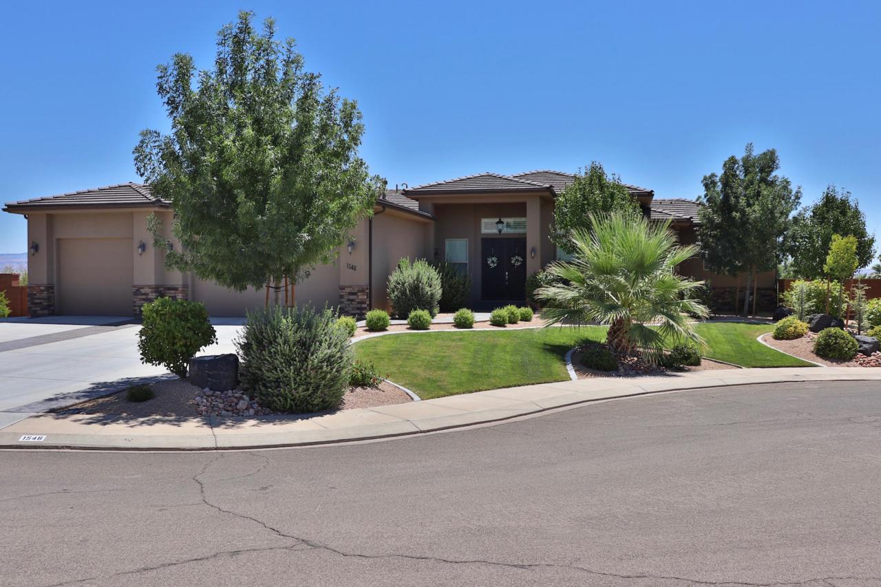 1546 Park Ave - Photo 1