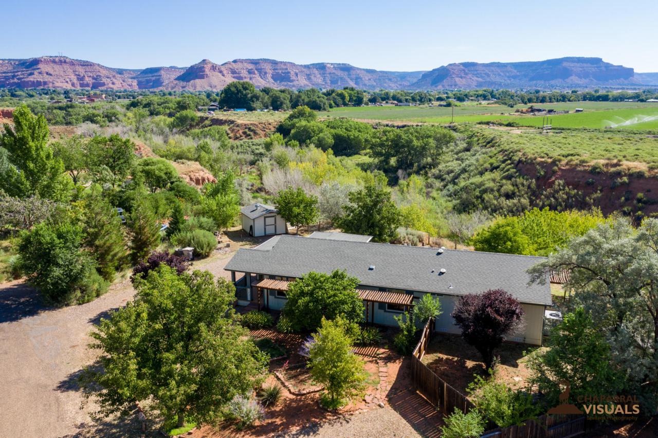 323 Johnson Dr - Photo 1