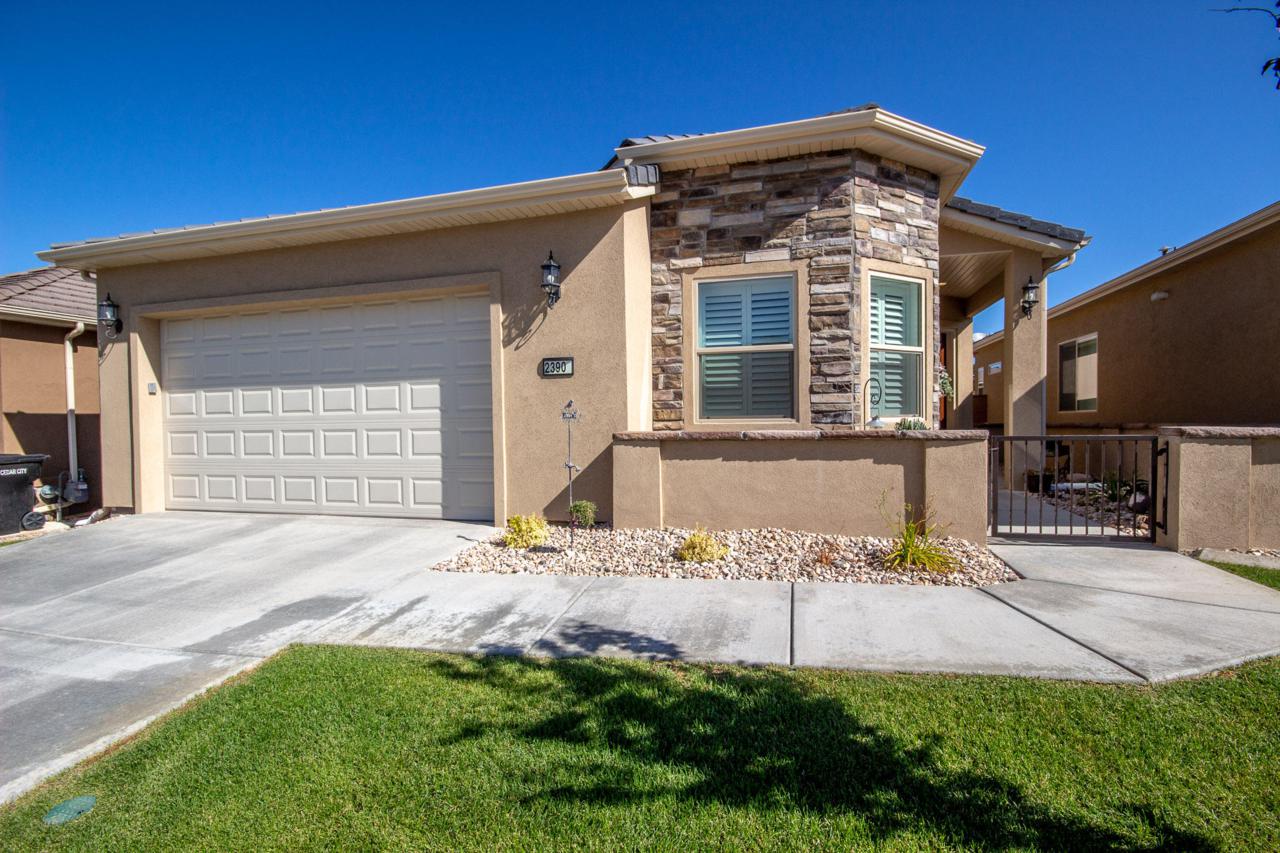 2390 Cresent Heights Dr - Photo 1