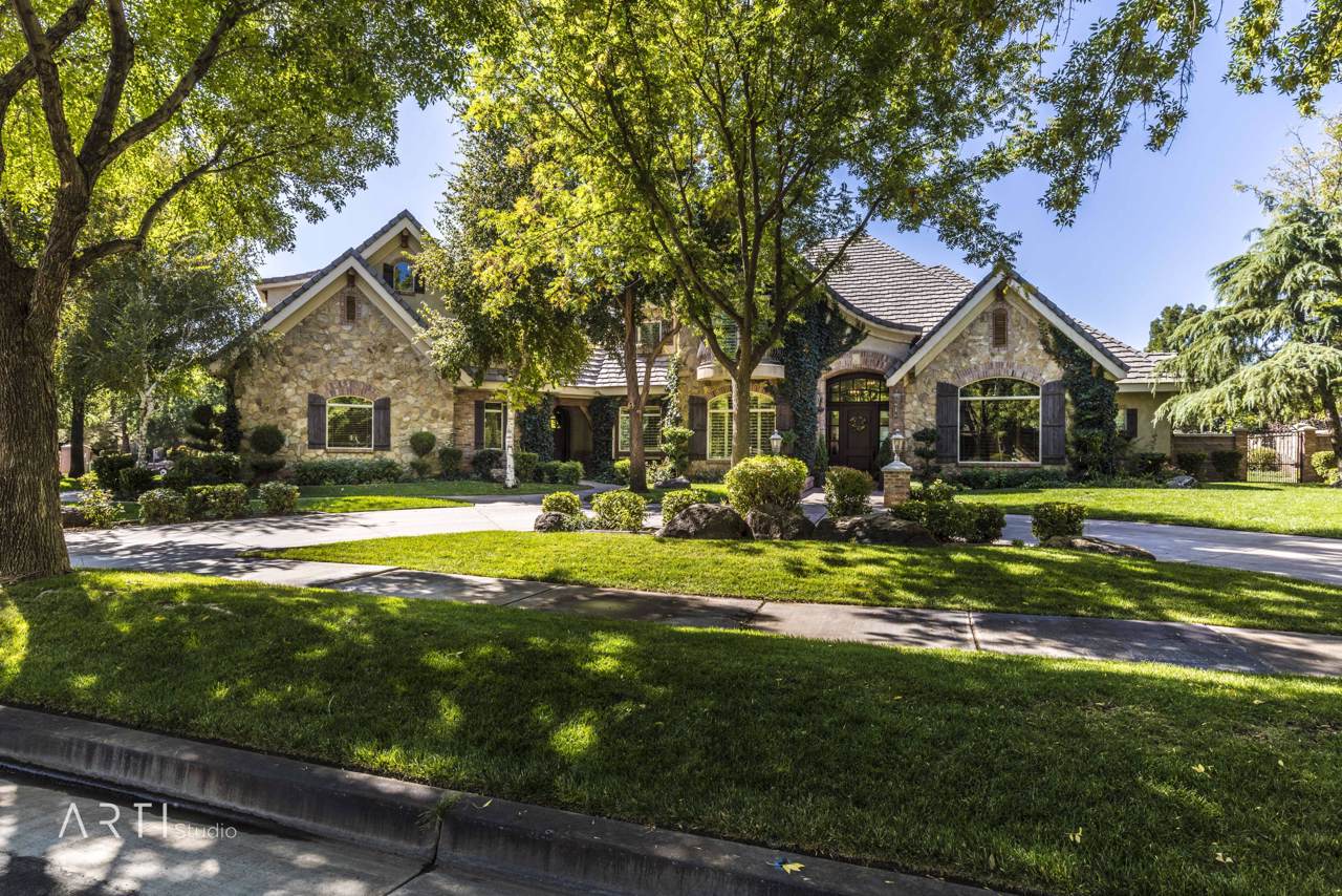 2805 Cottonwood Cir - Photo 1