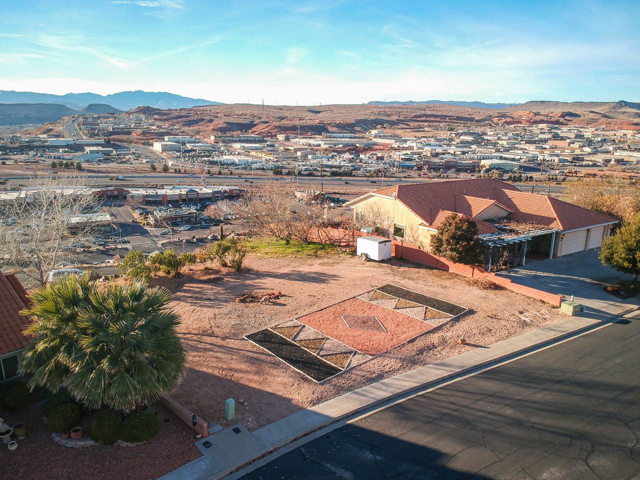 Crestline Cir - Photo 1
