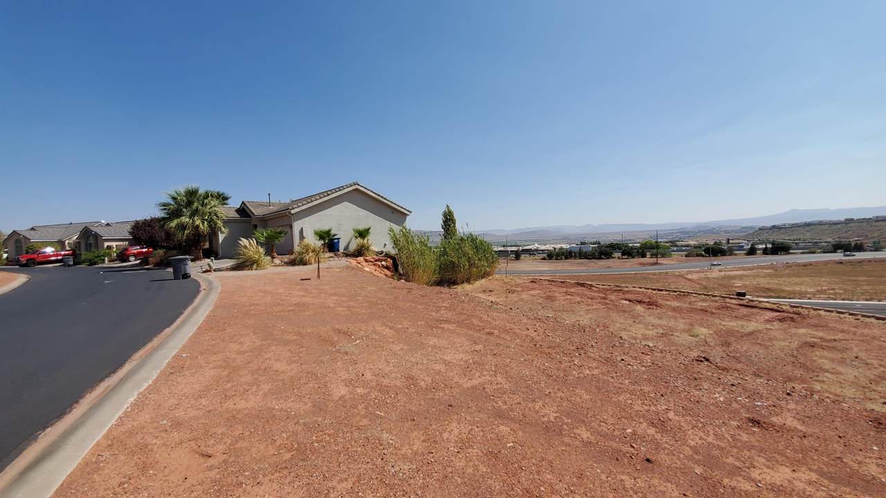 424 Cottonwood Dr - Photo 1