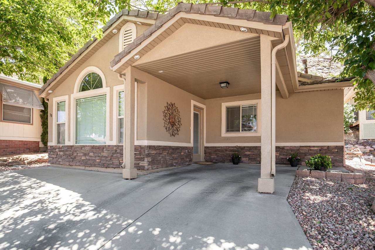 38 Redbluff Dr - Photo 1