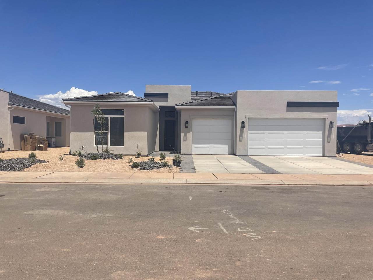 4007 Cerro Way - Photo 1