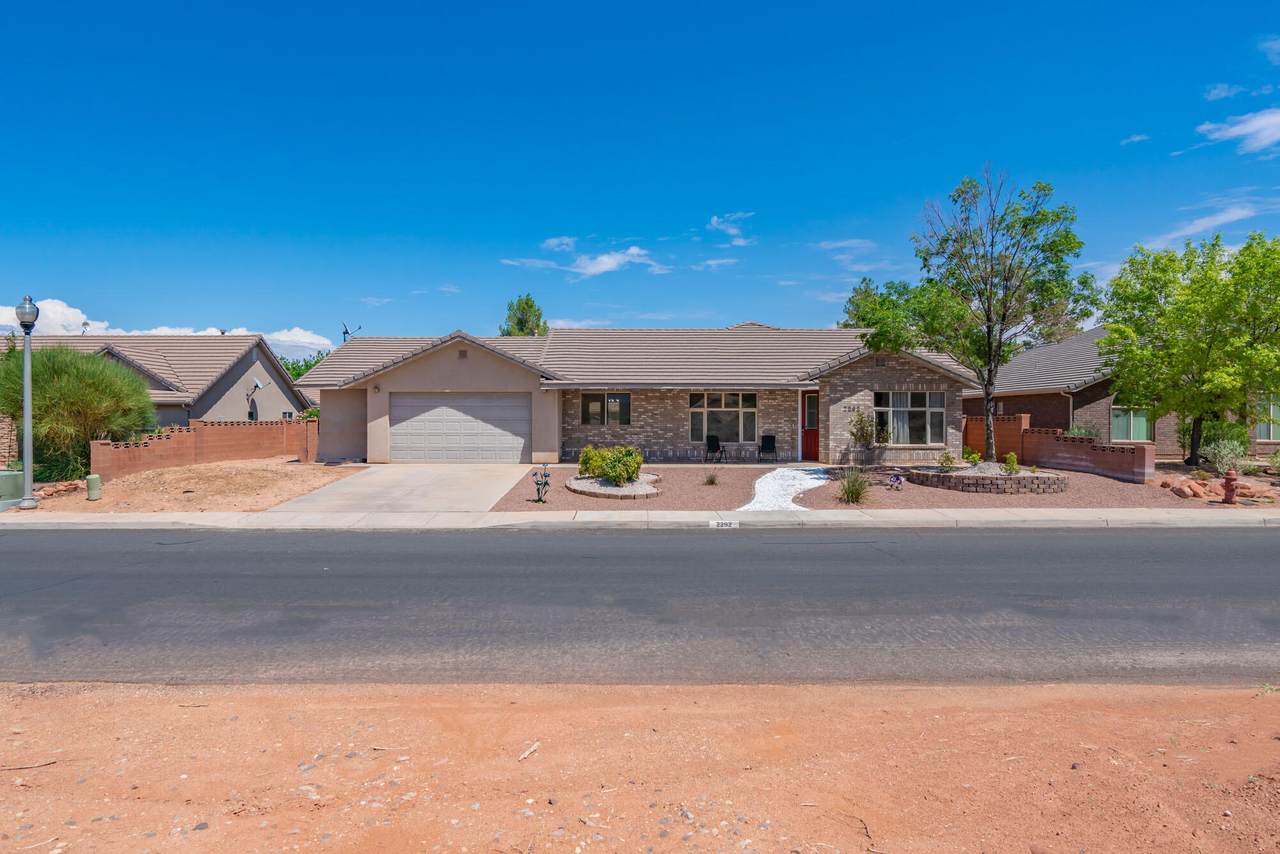 2292 Patricia Dr - Photo 1