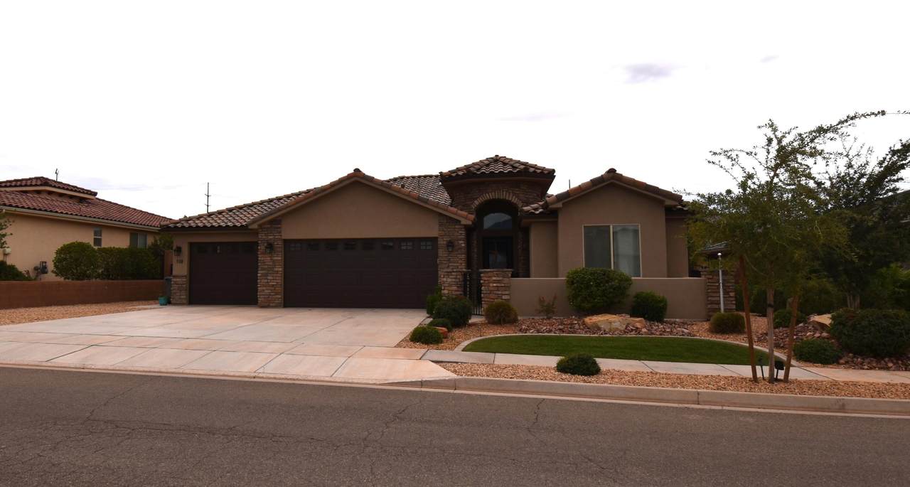 940 Roadrunner Dr - Photo 1