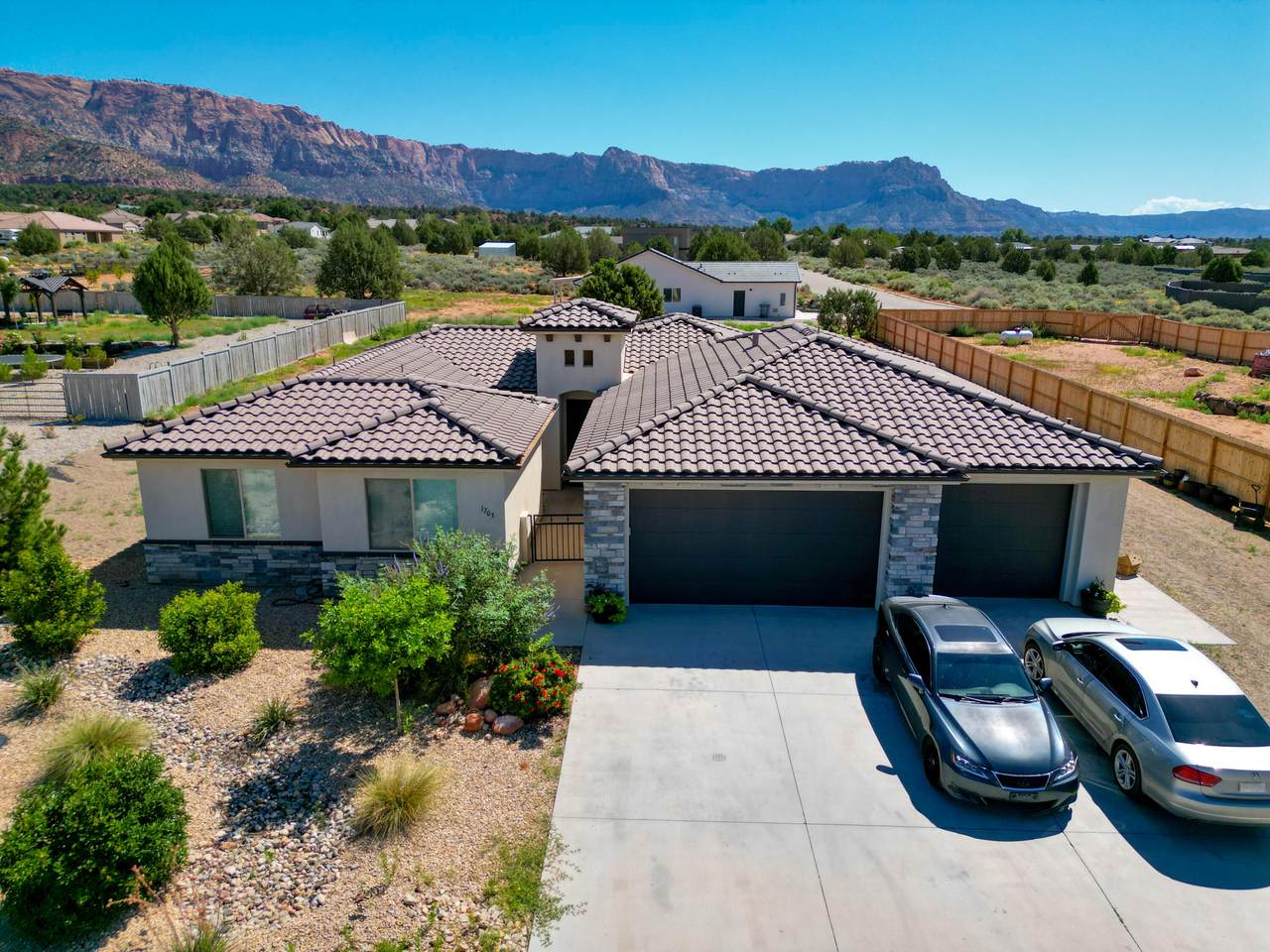 1703 Manzanita Dr - Photo 1