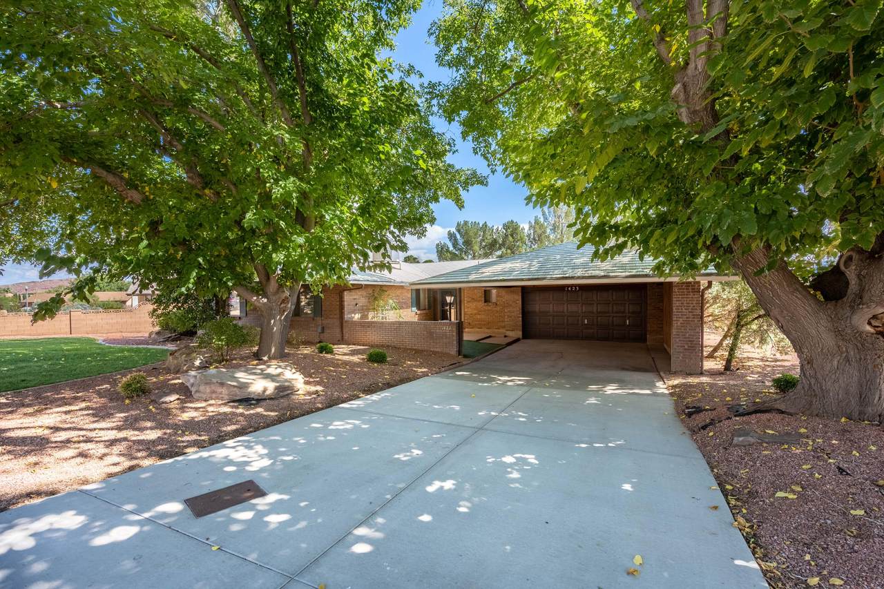 1423 Navajo Dr - Photo 1