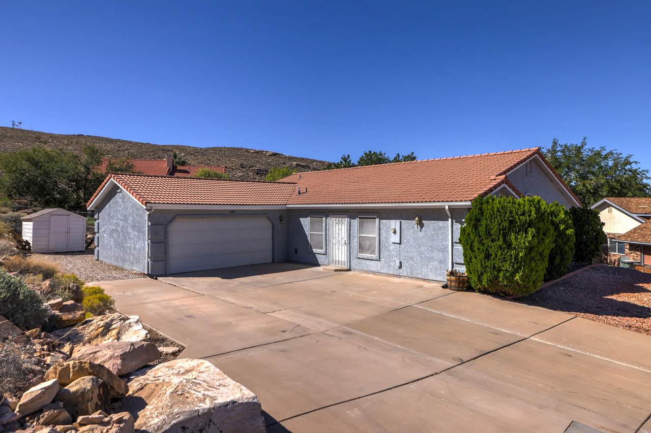 2320 Summit Ridge Dr - Photo 1