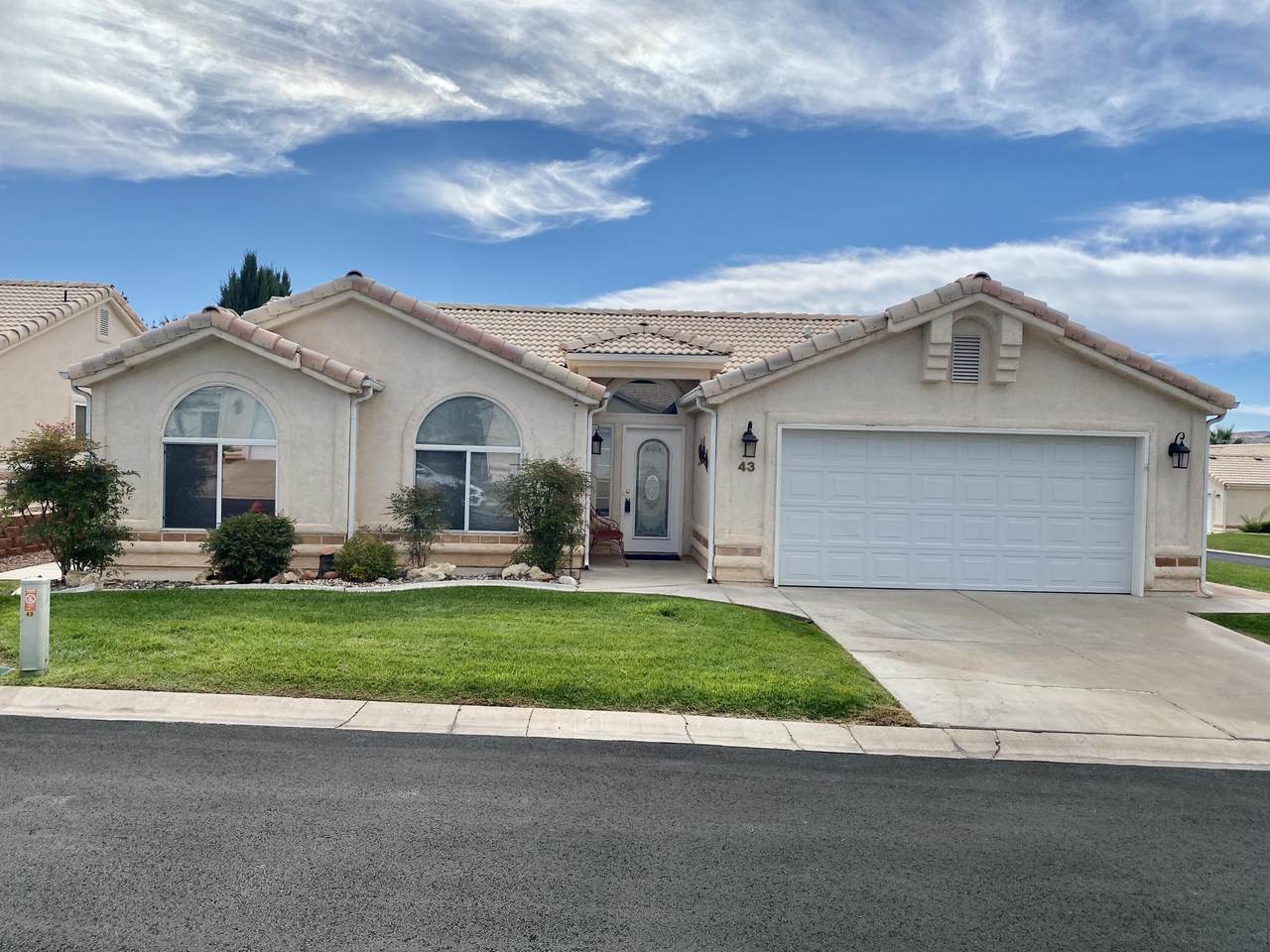 225 Valley View Dr - Photo 1