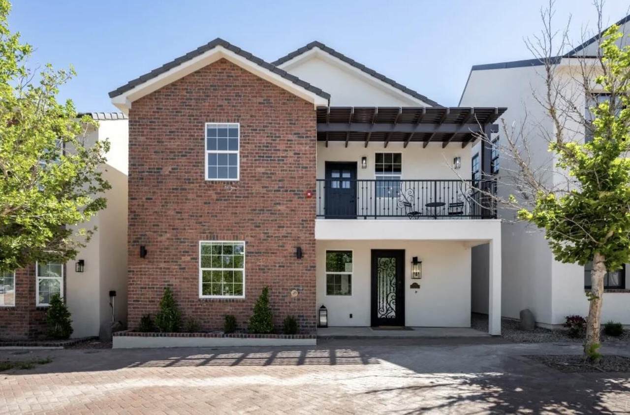 1460 Windsor Parkway - Photo 1