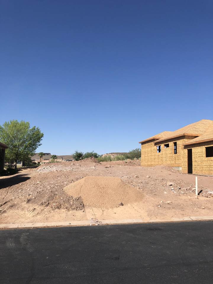 221 Emeraud Dr - Photo 1