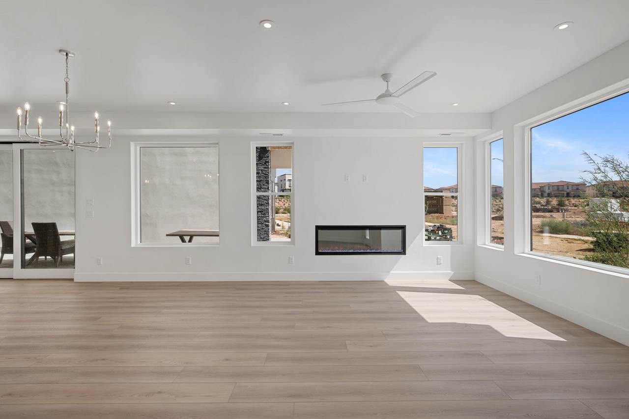 756 Sapphire Ln - Photo 1