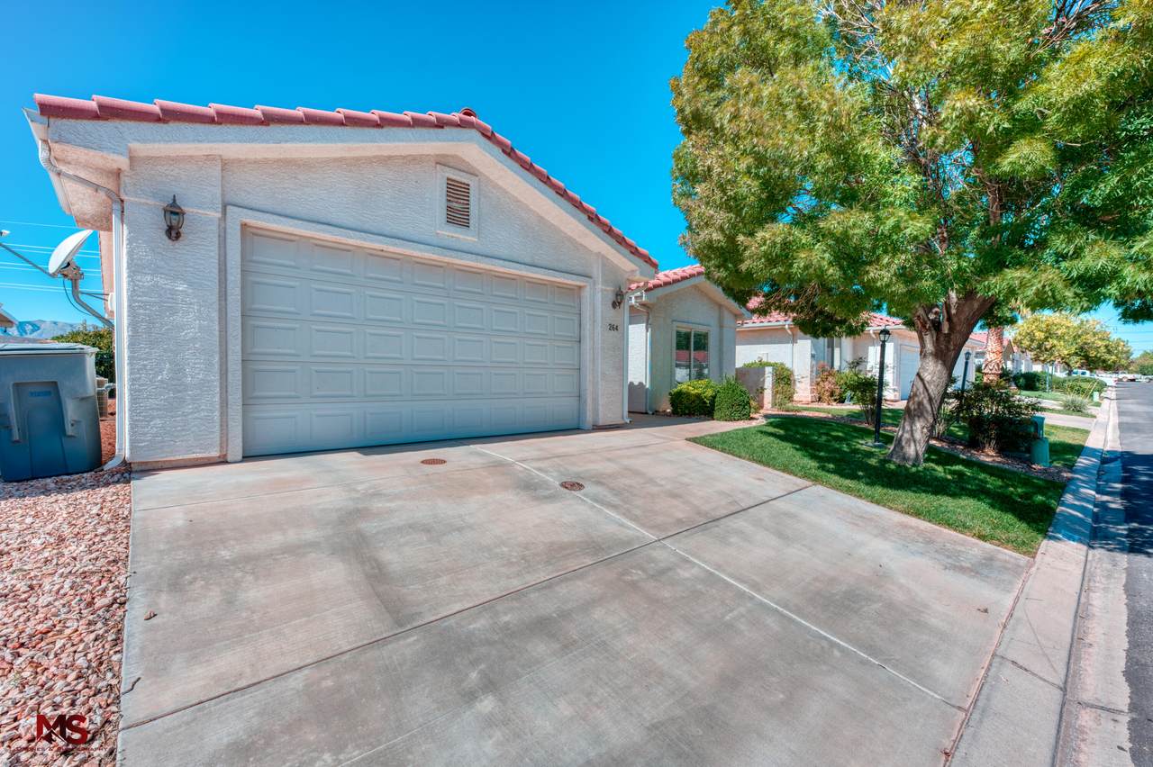 2050 Canyon View Dr - Photo 1